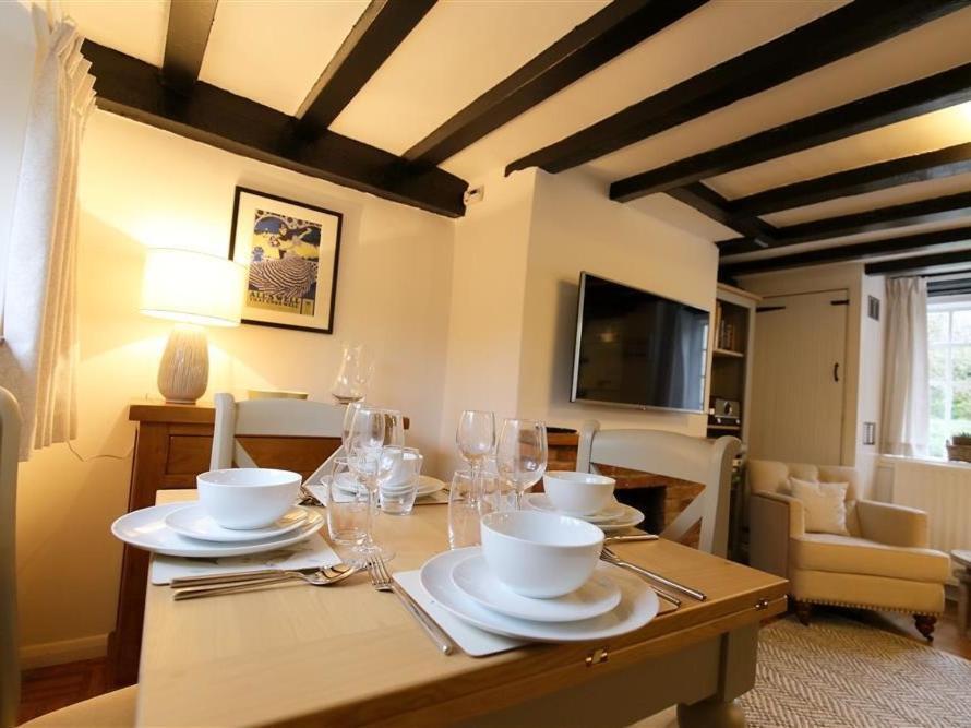 One Masons Court Villa สแตรทฟอร์ด อะพอน เอวอน ภายนอก รูปภาพ