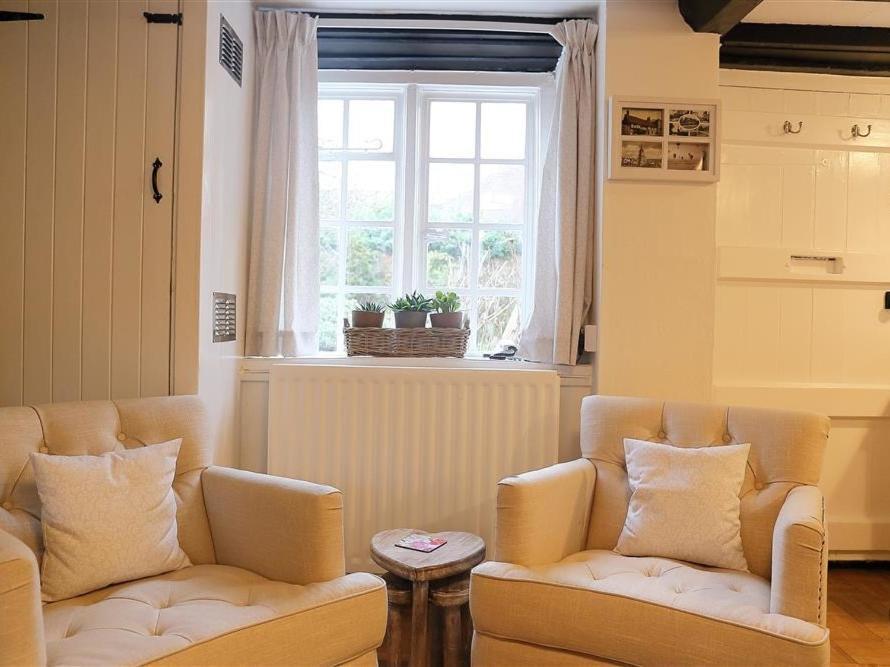 One Masons Court Villa สแตรทฟอร์ด อะพอน เอวอน ภายนอก รูปภาพ