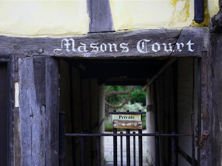 One Masons Court Villa สแตรทฟอร์ด อะพอน เอวอน ภายนอก รูปภาพ